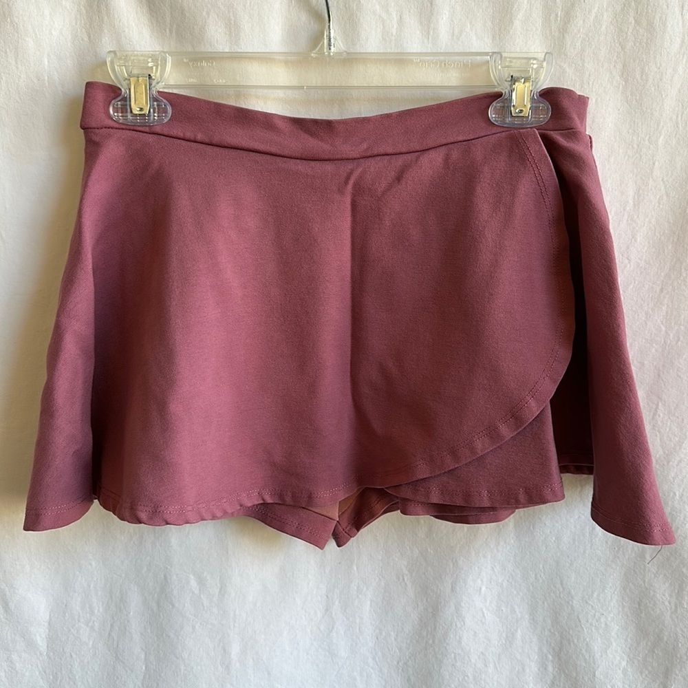 Chocolate brand mauve mini skort, size M